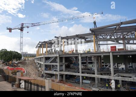 I lavori proseguono nel Moody Center, un'arena di partnership pubblico-privato da 330 milioni di dollari presso l'Università del Texas, presso il campus di Austin, a un anno dal completamento del primo maggio 2021. L'area sara' caratterizzata da posti a sedere mobili che possono ospitare da 10,000 a 18,000 persone con pallacanestro, musica e produzioni teatrali possibili. ©Bob Daemmrich Foto Stock