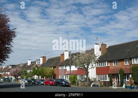 case edoardiane semi-indipendenti in east sheen, a sud-ovest di londra, inghilterra Foto Stock