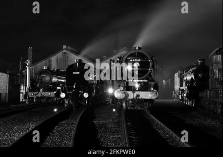 Da sinistra a destra fuori del capannone sono '1466', 'Re Edoardo II', 'sir Nigel Gresley', 'Tornado' e 'Burton Agnes Hall' Foto Stock