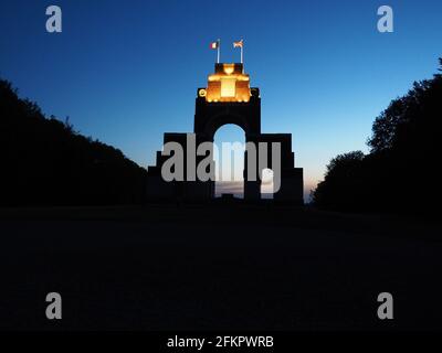 Memoriale di Thiepval alla scomparsa della Somme al tramonto Foto Stock