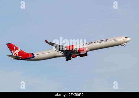 VIRGIN ATLANTIC VARGA GIRL Airbus A340 600 Foto stock - Alamy