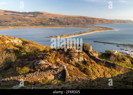 Barmouth e Fairbourne da Dinas Oleu, Snowdonia, Galles Foto Stock