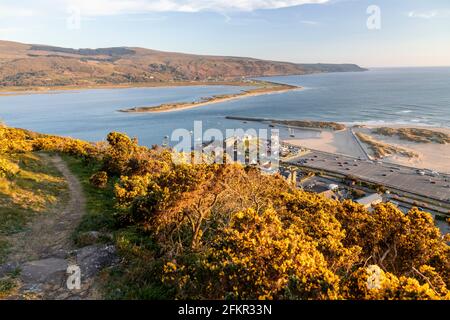 Barmouth e Fairbourne da Dinas Oleu, Snowdonia, Galles Foto Stock