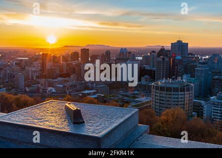 Splendida vista dell'alba dal belvedere di Kondiaronk a Montreal, Canada Foto Stock