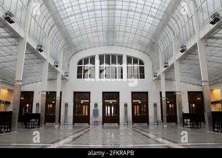 Interno della Banca di risparmio postale austriaca a Vienna da architetto Otto Wagner Foto Stock