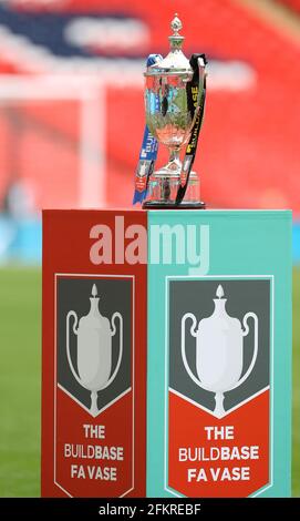 Londra, Regno Unito. 3 maggio 2021. Una panoramica del Trofeo fa Vase durante la partita Buildbase fa Vase Final allo stadio Wembley di Londra. Il credito immagine dovrebbe essere: Paul Terry/Sportimage Credit: Sportimage/Alamy Live News Foto Stock