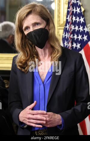 Samantha Power, amministratore della United States Agency for International Development (USAID), parla durante una cerimonia di giuramento presso l'Eisenhower Executive Office Building di Washington, DC, USA, lunedì 3 maggio, 2021. Il Senato ha confermato il potere, che è stato ambasciatore alle Nazioni Unite durante l'amministrazione Obama, il 28 aprile.Credit: Oliver Contreras/Pool via CNP /MediaPunch Foto Stock