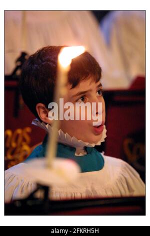 Salisbury Cath. Coro durante una registrazione di canzoni di lode.pic David Sandison 4/12/2002 Foto Stock