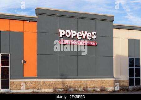 Ottawa, Canada -2 maggio 2021: Ristorante fast food di pollo Popeyes, cucina della Louisiana Foto Stock