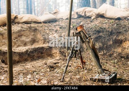 Mortaio tedesco di lanciatori di mine dei tempi della seconda guerra mondiale. Wehrmacht arma. Seconda guerra mondiale Foto Stock