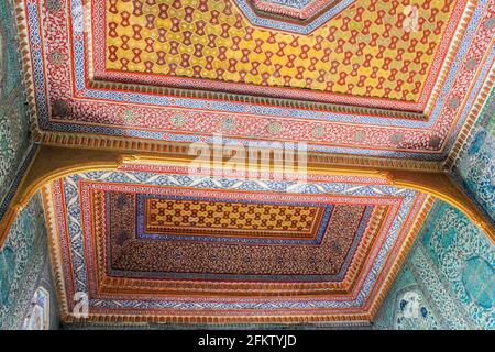 Istanbul, Turchia - 13 maggio 2013: Pareti e soffitti decorati nel Palazzo Topkapi Foto Stock