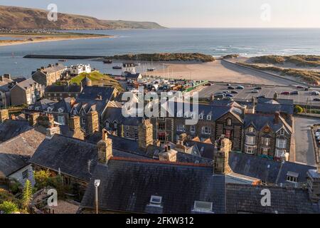 Barmouth e Fairbourne da Dinas Oleu, Snowdonia, Galles Foto Stock