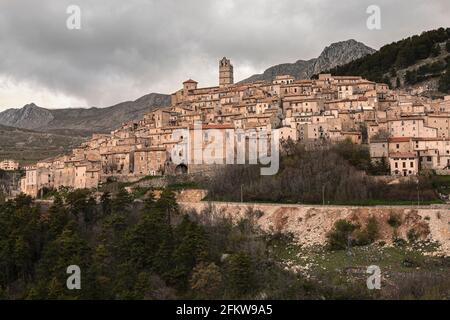 Villaggio montano sulle montagne d'Abruzzo, Santo Stefano in Sessanio Foto Stock