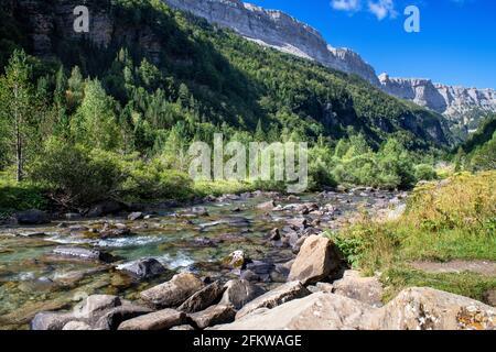 Ordesa y Monte Perdido Parco Nazionale, Huesca, Aragona, Spagna, Pirenei. Picchi calcarei carsici all'interno di Ordesa e del Parco Nazionale del Monte Perdido, Foto Stock