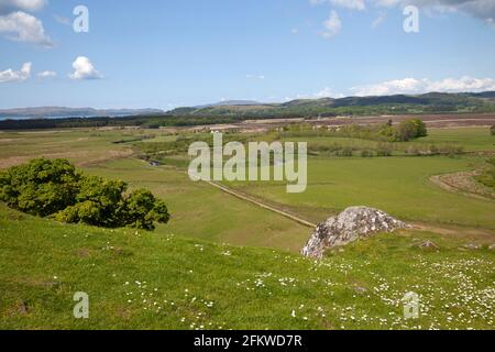 Vista dalla cima dell'antica collina di Dunadd, Argyll, Scozia, guardando verso ovest verso Loch Crinan. Foto Stock