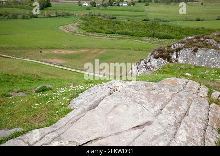 Impronta scolpita nella roccia presso l'antica collina di Dunadd, Argyll, Scozia Foto Stock