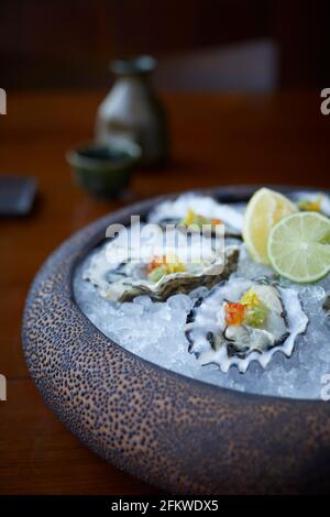 Ostriche con limone e lime Foto Stock