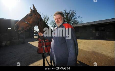 IL FORMATORE PAT RODFORD & SPARKEY PUÒ CHI CORRERÀ A CHELTENHAM NELLE SUE SCUDERIE IN ASH SOMERSET.7/3/2011. IMMAGINE DAVID ASHDOWN Foto Stock