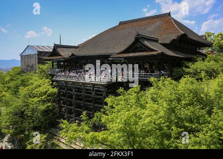 Kyoto, Giappone - 2014 Tempio Buddista Kiyomizu-dera, antico sito giapponese patrimonio dell'umanità dell'UNESCO. Foto Stock