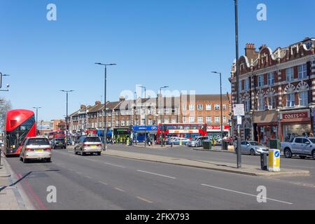 Traffico su Stamford Hill Road, Stamford Hill, London Borough of Hackney, Greater London, England, Regno Unito Foto Stock