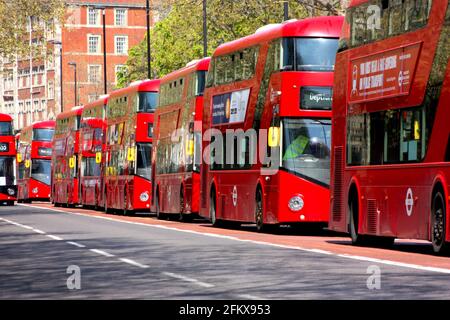 Autobus iconici di Londra Foto Stock