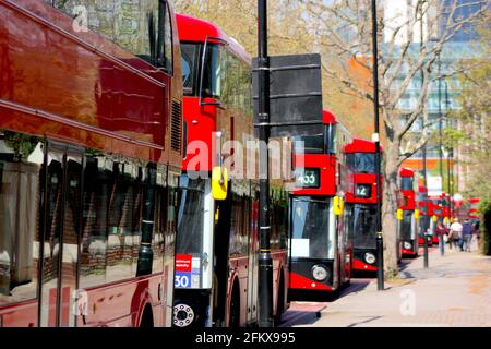 Autobus iconici di Londra Foto Stock