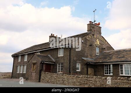 Casa pubblica Cat and Fiddle della A537 a Cheshire Foto Stock