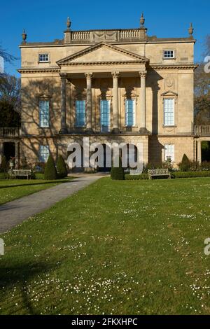 Holbourne Museum a Bath, Inghilterra. Edificio storico in stile georgiano con portico colonnato. Foto Stock