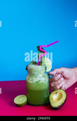 cocktail detox per un sano concetto di bevanda primaverile ed estiva Foto Stock