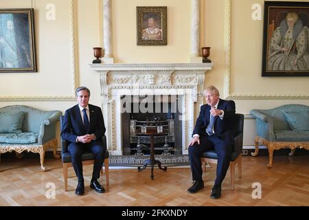 Primo Ministro Boris Johnson (a destra) con il Segretario di Stato degli Stati Uniti Antony Blinken all'interno di 10 Downing Street, Londra. Data immagine: Martedì 4 maggio 2021. Foto Stock