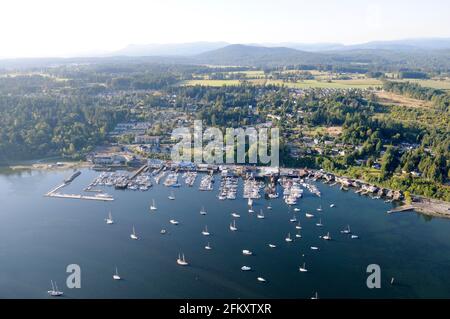 Barche all'ancora a Cowichan Bay, Vancouver Island, British Columbia, Canada. Foto Stock