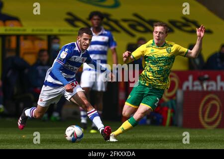 Dejan Tetek of Reading and Oliver Skipp of Norwich City - Norwich City v Reading, Sky Bet Championship, Carrow Road, Norwich, UK - 1 maggio 2021 solo per uso editoriale - si applicano restrizioni DataCo Foto Stock