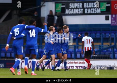 Albie Armin, Tawanda Chirewa e Cameron Stewart di Ipswich Town festeggiano a tempo pieno - Ipswich Town U18 contro Sheffield United U18, fa Youth Cup, Portman Road, Ipswich, UK - 30 aprile 2021 Foto Stock