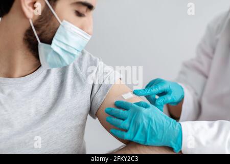 Immunizzazione e procedura di protezione della salute durante il blocco della covid-19 Foto Stock