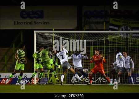 Jamille Matt of Forest Green Rovers segna il suo secondo obiettivo per fare la scoreline 2-0 - Forest Green Rovers contro Colchester United, Sky Bet League Two, The New Lawn, Nailsworth, UK - 27 febbraio 2021 solo per uso editoriale - si applicano le restrizioni DataCo Foto Stock