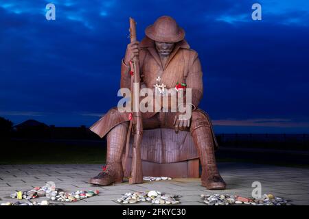 Statua della prima guerra mondiale di Ray Lonsdale, intitolata "Eleven o One" e situata a Seaham, nella contea di Durham Foto Stock