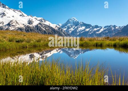 Riflesso panoramico del Monte Aoraki dalla Mueller Hut Route, Mount Cook National Park, Isola del Sud della Nuova Zelanda Foto Stock