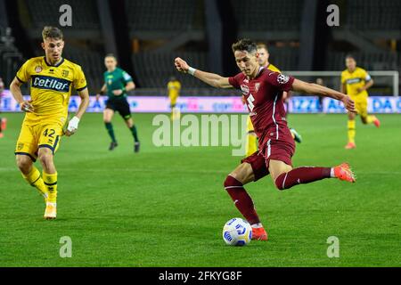 Torino, Italia. 3 maggio 2021. SASA Lukic (7) del Torino FC ha visto durante la Serie UNA partita tra Torino FC e Parma Calcio allo Stadio Grande Torino di Torino, Italia. (Foto: Gonzales Photo - Tommaso Fimiano). Foto Stock