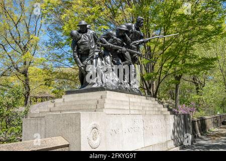 Statua del Military WWI Memorial commemorativa dei Doughboys della prima guerra mondiale, Central Park, New York, USA, 2021 Foto Stock