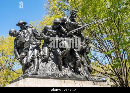 Statua del Military WWI Memorial commemorativa dei Doughboys della prima guerra mondiale, Central Park, New York, USA, 2021 Foto Stock