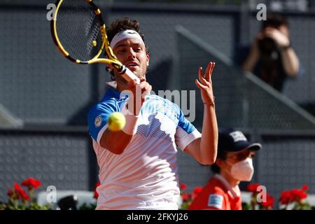 Madrid, Spagna. 04 maggio 2021. Marco Cecchinato d'Italia in azione durante il suo incontro maschile di Singles, round del 64, contro Roberto Bautista Aut di Spagna nel Mutua Madrid Open 2021, torneo di tennis Masters 1000 il 4 maggio 2021 a la Caja Magica di Madrid, Spagna - Foto Oscar J Barroso / Spagna DPPI / DPPI / LiveMedia Credit: Agenzia fotografica indipendente/Alamy Live News Foto Stock