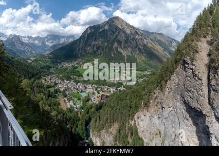 Vista dall'Orrido di Pré Saint Didier - Valle d'Aosta - Italia Foto Stock