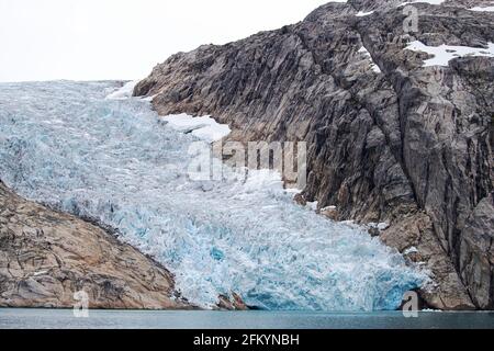 Il Ghiacciaio Igdlorssuit che scende fino al mare, Prins Christian Sund, Groenlandia. Foto Stock