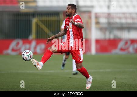 Monza, 4 maggio 2021. Kevin Prince-Boateng dell'AC Monza durante la partita della Serie B allo stadio U-Power di Monza. L'immagine di credito dovrebbe essere: Jonathan Moscop / Sportimage Foto Stock