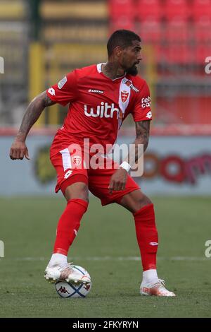 Monza, 4 maggio 2021. Kevin Prince-Boateng dell'AC Monza durante la partita della Serie B allo stadio U-Power di Monza. L'immagine di credito dovrebbe essere: Jonathan Moscop / Sportimage Foto Stock