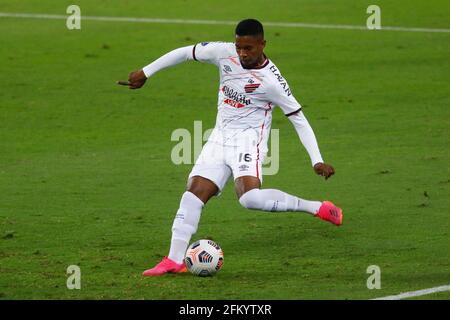 Lima, Perù. 04 maggio 2021. Abner durante una partita tra Melgar (Perù) vs Atletico Paranaense giocato allo Stadio Nazionale del Perù, a Lima, Perù. Partita valida per il Gruppo D, terzo round della tappa di gruppo della CONMEBOL Sudamericana 2021. Credit: Ricardo Moreira/FotoArena/Alamy Live News Foto Stock