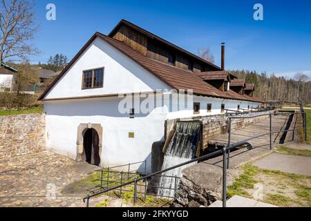 Stredoveky vodni hamr Dobriv u Rokycan, Plzensky kraj, Ceska republika / martello d'acqua medievale Dobriv u Rokycan, Plzensky kraj, repubblica Ceca Foto Stock