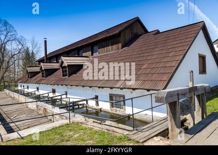 Stredoveky vodni hamr Dobriv u Rokycan, Plzensky kraj, Ceska republika / martello d'acqua medievale Dobriv u Rokycan, Plzensky kraj, repubblica Ceca Foto Stock