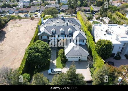 Una vista aerea della villa di proprietà di LeBron James, Domenica, 2 maggio 2021, nel quartiere Brentwood di Los Angeles. Foto Stock