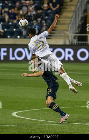 Philadelphia, PA, USA - 4, Maggio, 2021 - Kacper Przybylko viene eseguito durante una seconda cravatta di 1-1. L'Unione di Filadelfia avanza alle semifinali con un punteggio aggregato di 4-1. Credit: Don Mennig/Alamy Live News Foto Stock